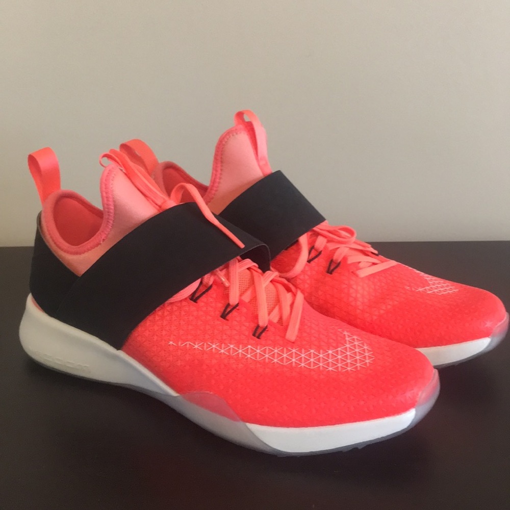 Nike Zoom Strong Size 8